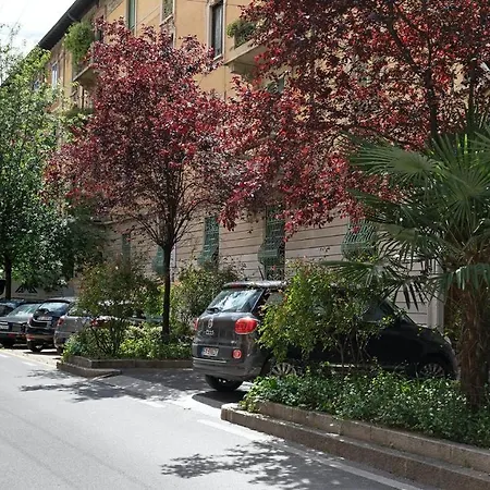 Plum Guide - The Vesuvian *